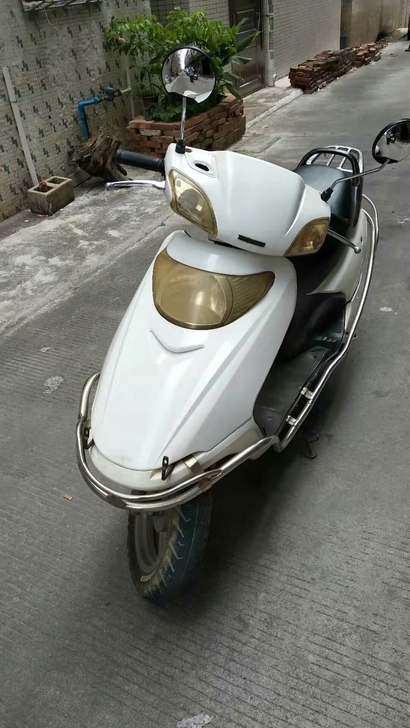 五羊本田 踏板摩托车1380元,车省油、静...