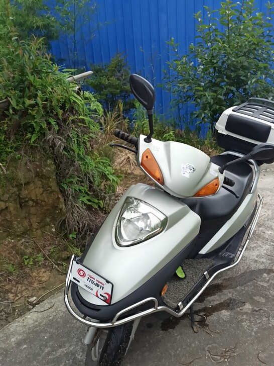 力弘牌踏板女士摩托车125，2017年10...