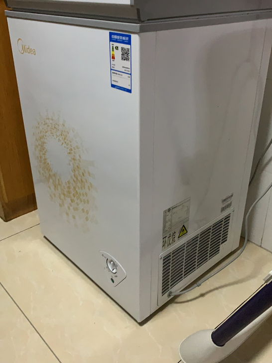美的冰柜，100L，用了大半年，只存放过母...