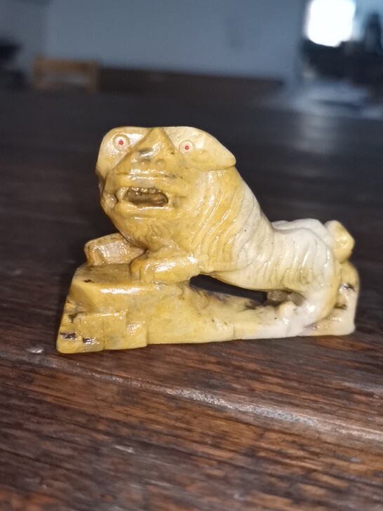 上山虎，镇纸。寿山石，品相如图