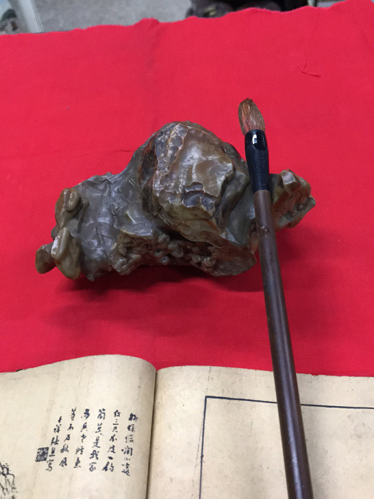 几十年前收的一块石头，可做笔架，可做镇纸，...