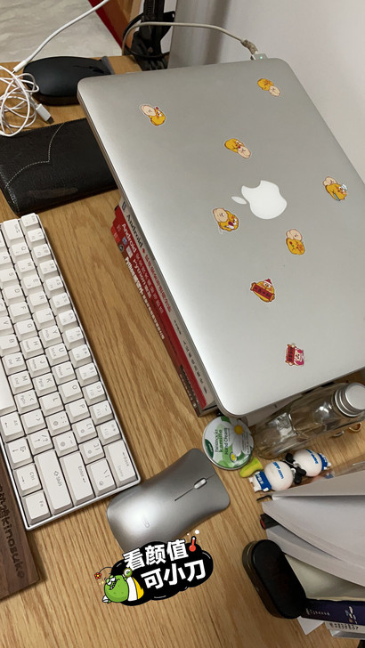 家里有5台电脑,一个带touch bar ...