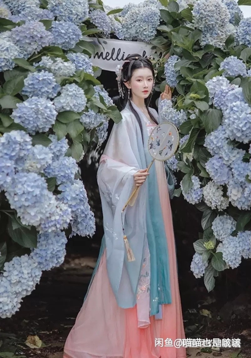 转手原因 ： 没有搭配汉服