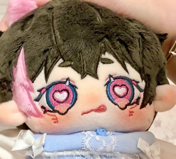 【出】出个黑莓，是小魅魔，原价出，很可爱但...