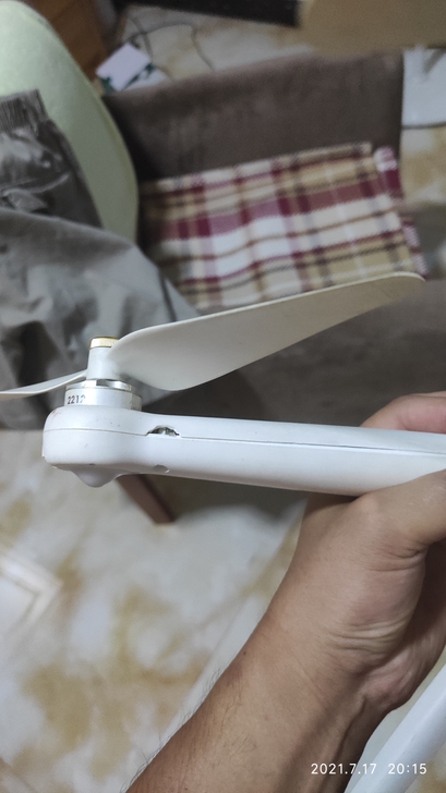 小米4K无人机，如图，有充电器，无包装，功...