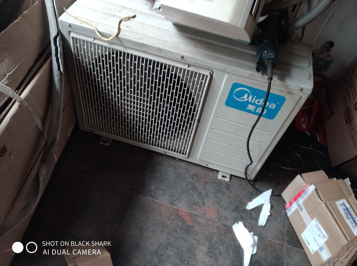 一台美的定频35挂机转让。