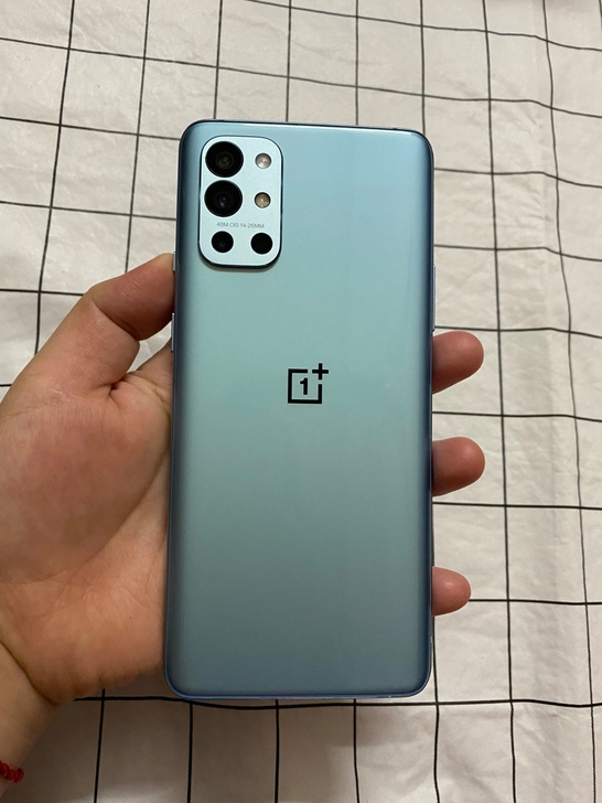 正常一加9r   8+128  手机无拆修...