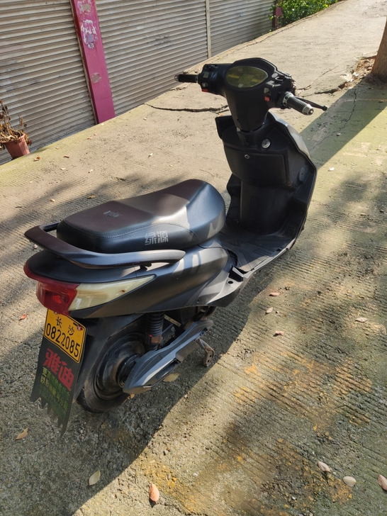 绿源锂电池电动车（可提出来充电），磷酸铁锂...