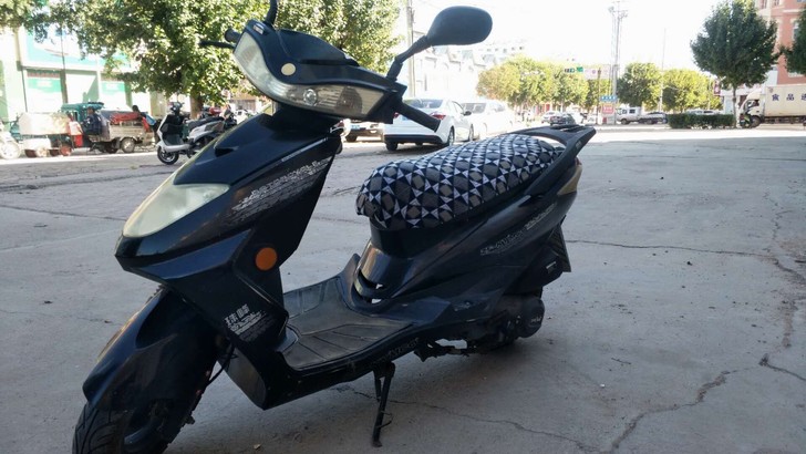 自家踏板摩托车，动力十足，没骑多长时间，买...