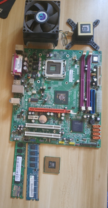 10年前的方正台式机拆下来的零件。主板CP...