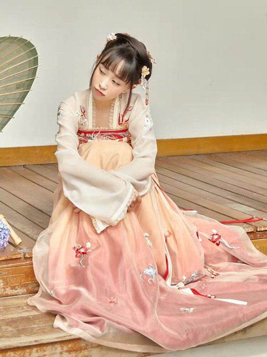 【十三余 小豆蔻儿】[玉露酥山] 对襟衫一...