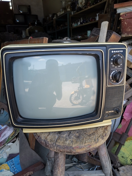 老三洋牌黑白电视机，12寸，品相好，通电正...