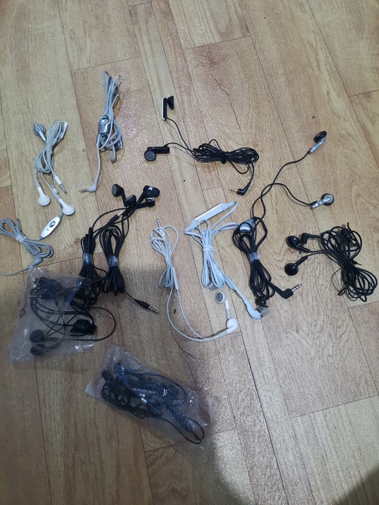 诺基亚原装立体声耳机全新,三星原装耳机全新...