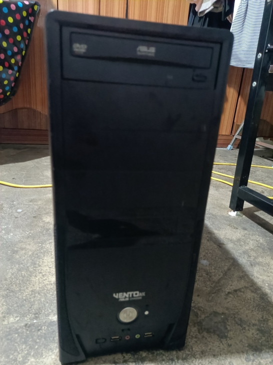 出售台式机，电脑屏幕，机箱，（机箱里面风扇...