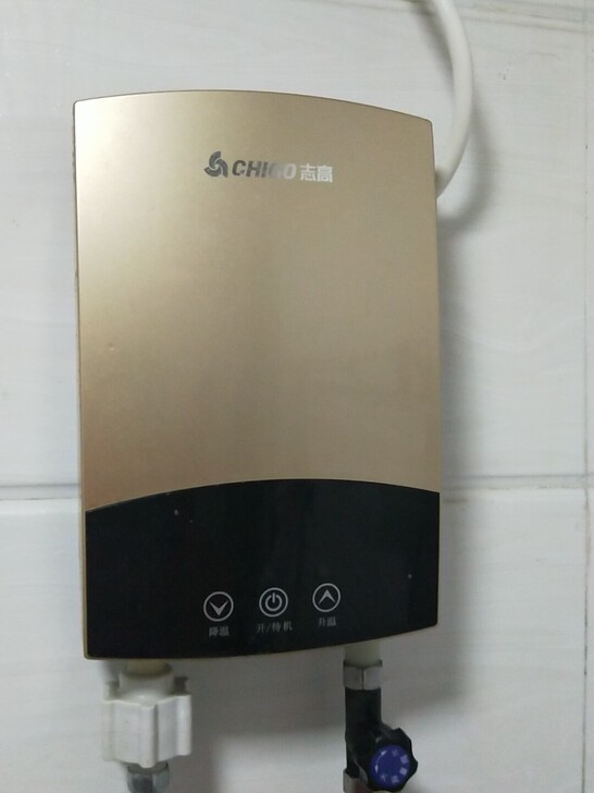 志高即热式热水器，可以安装在厨房洗菜或洗脸...