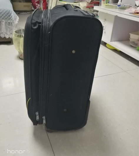 行李箱，旅行箱，两轮滑轮，可手提。长30c...