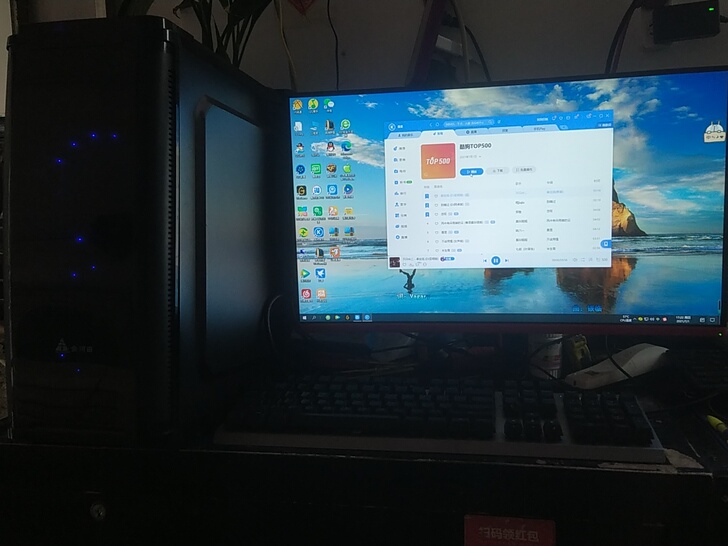 i3 7100主机和24英寸曲面显示器