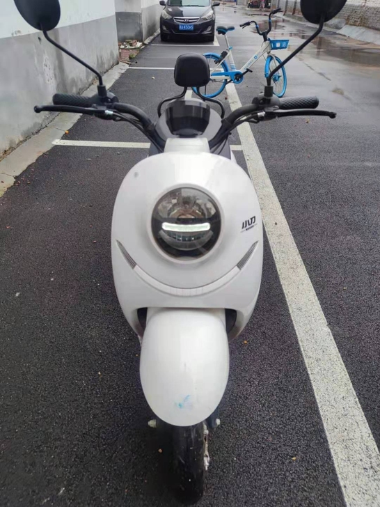 小刀电动车，20年9月3000购入，手续齐...