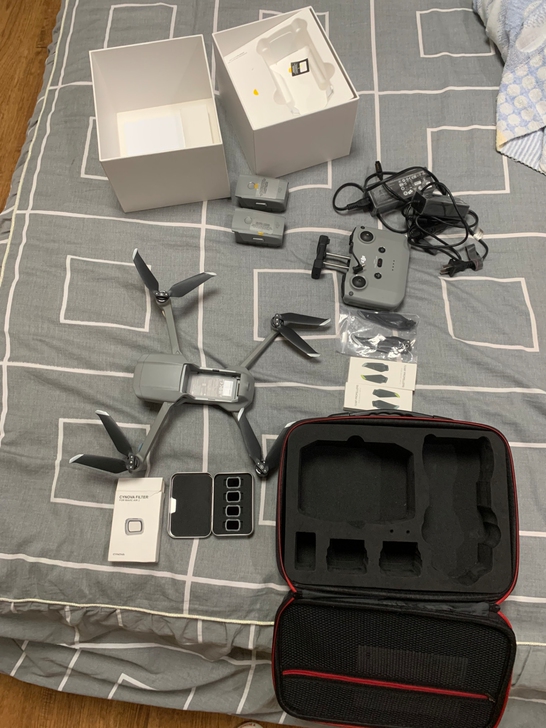 出自用的大疆御Air2 没时间出去玩，外观...