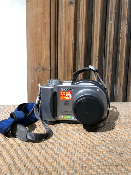 索尼MVC-CD300数码相机，330万像...