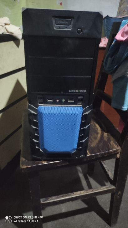 电脑机箱。非侧透。