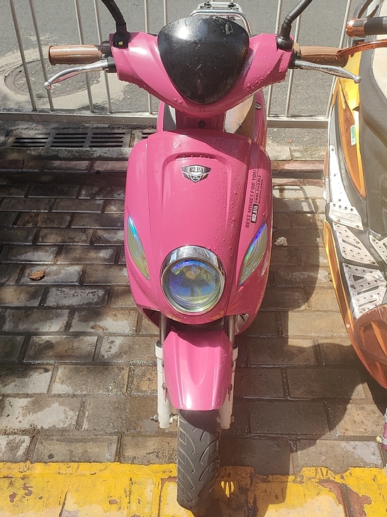 爱玛电动车,四个大电池,带牌带证出售