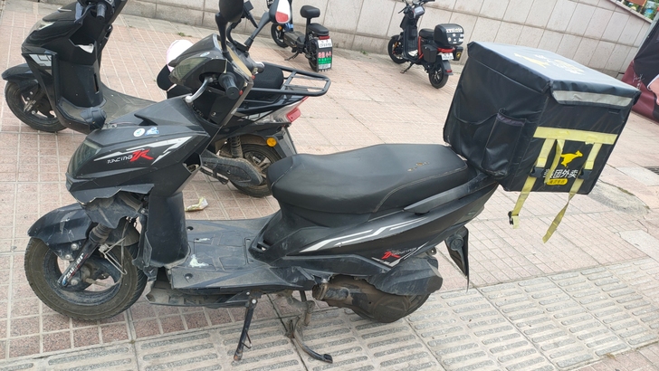 卖二手踏板摩托车一辆 不带箱子和导航架 ...