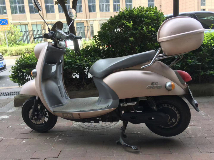 雅迪电动车，车况完好，才开了4千多公里，两...