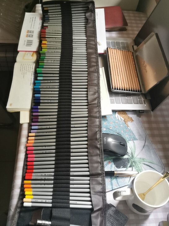 马克72色油性彩铅+一盒素描铅笔，9新几乎...