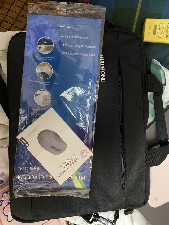 购入联想yoga赠送的蓝牙鼠标 电脑包和键...