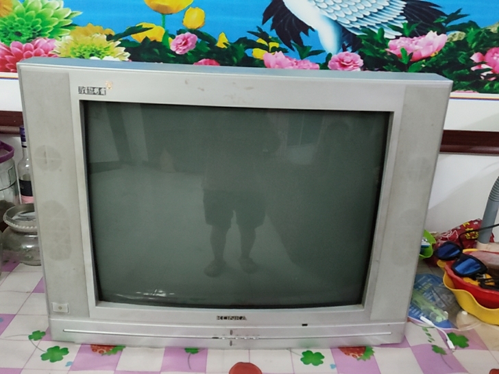 老式彩电，能正常使用，也可以连无线网，有需...