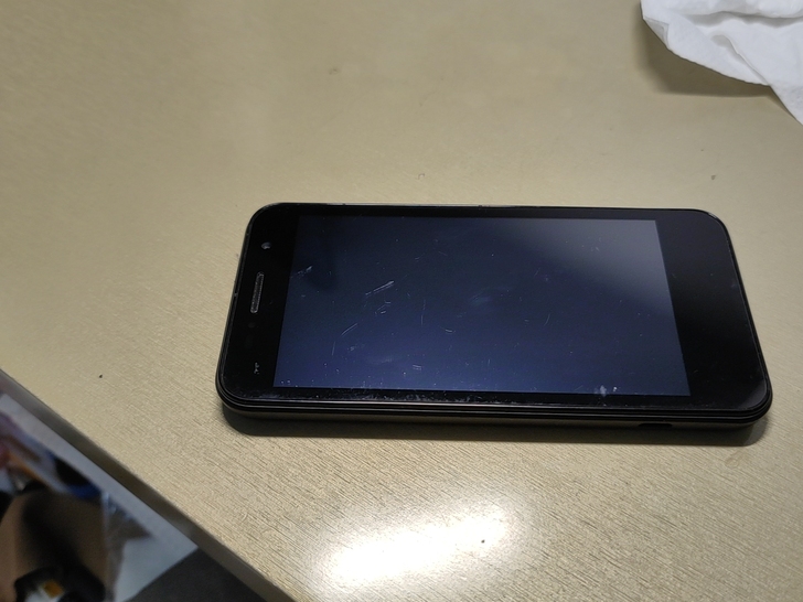 中兴手机,可以作为备用机。便宜价格