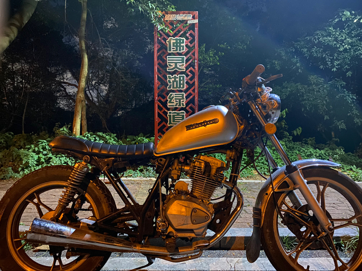 复古摩托车，动力十足