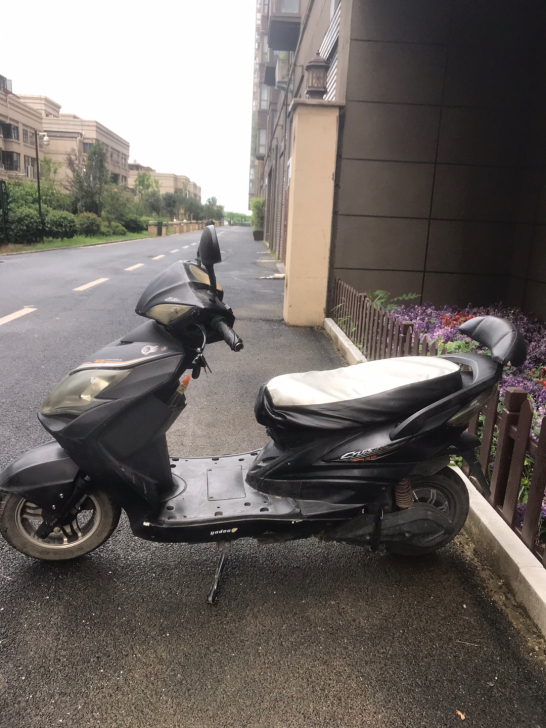 雅迪电动车72V20安。价格便宜，能跑30...