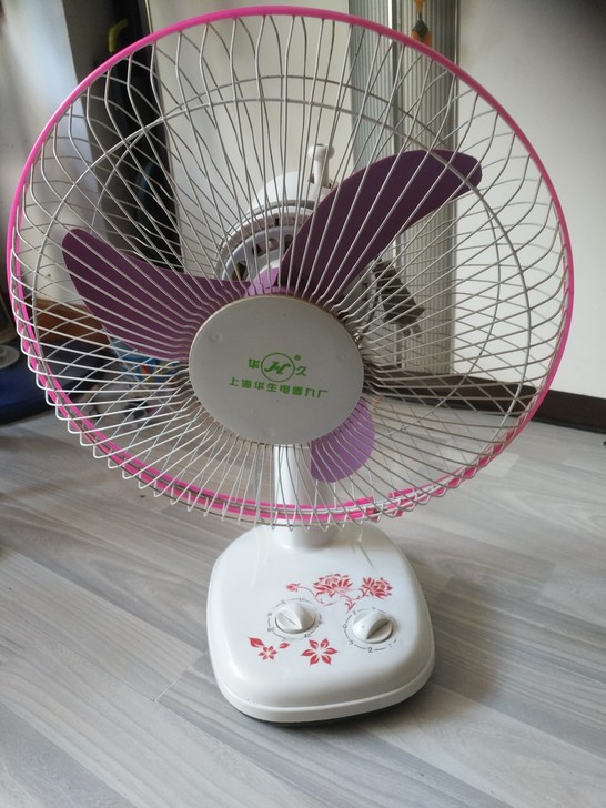 小台扇，风力强