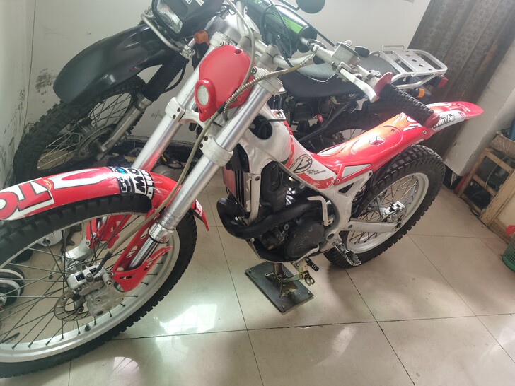 越野贝塔300摩托车，进口，两冲程，竞技场...