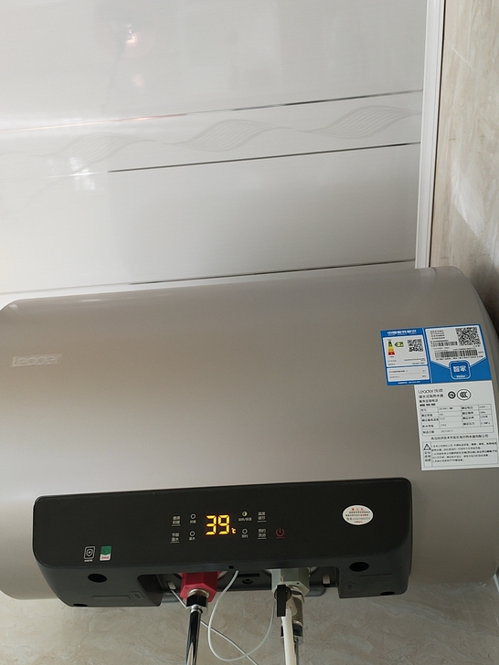 全新热水器，安装不到两个月，因本人去外地，...