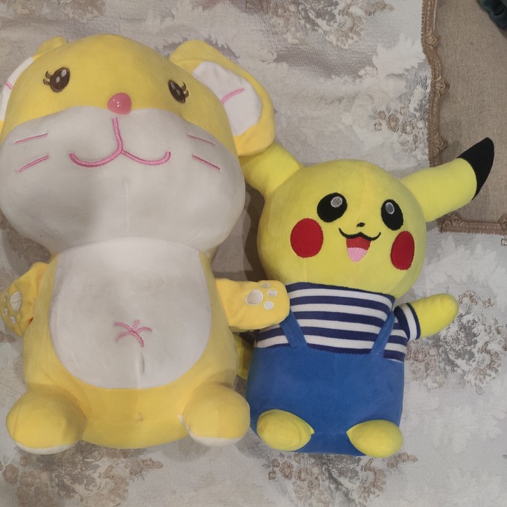 两个玩偶一起出卖