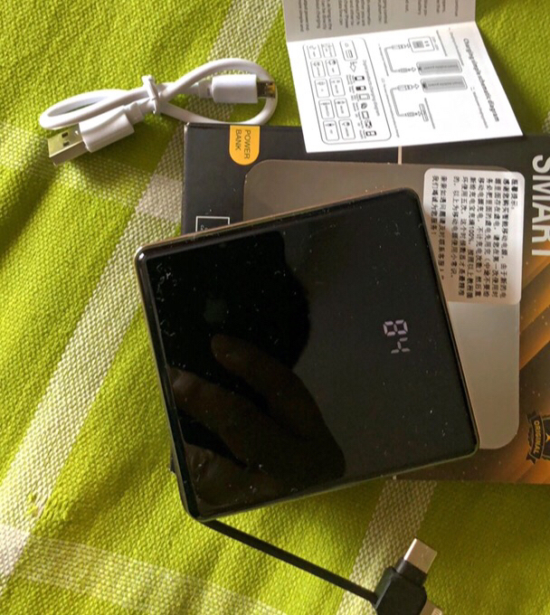 一线三用 20000毫安自带线大容量充电宝...