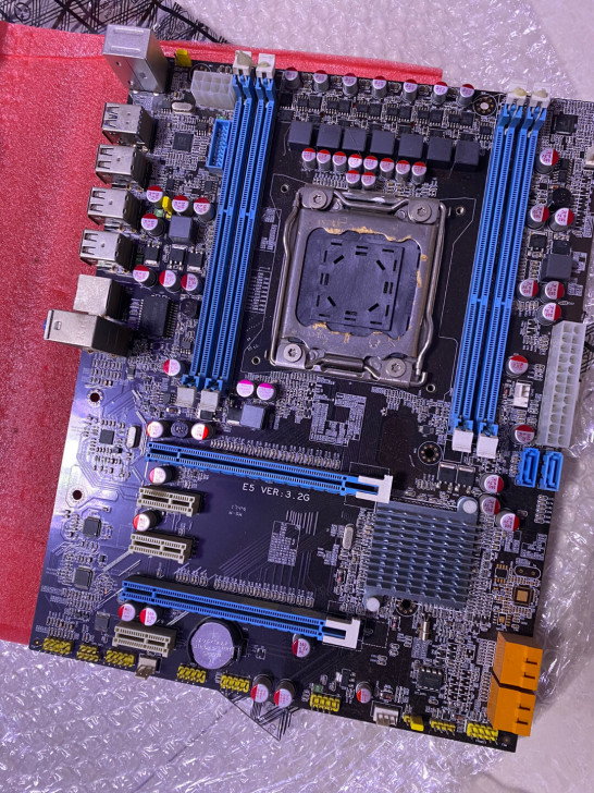 x79主板，自己电脑升级换下来的，所有功能...