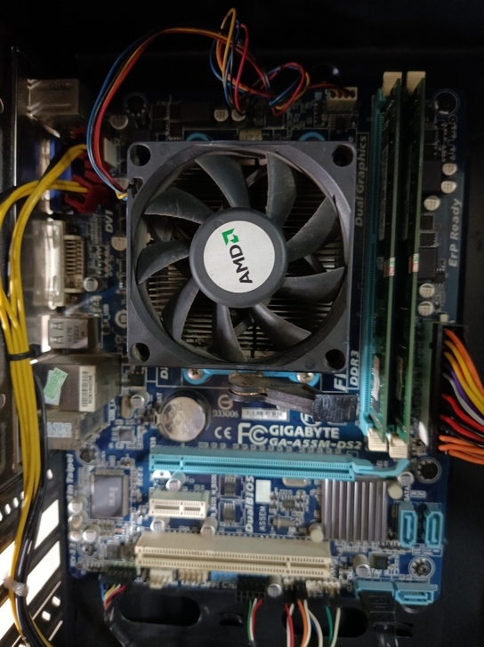 出技嘉主板，AMD四核CPU，8g金士顿。...