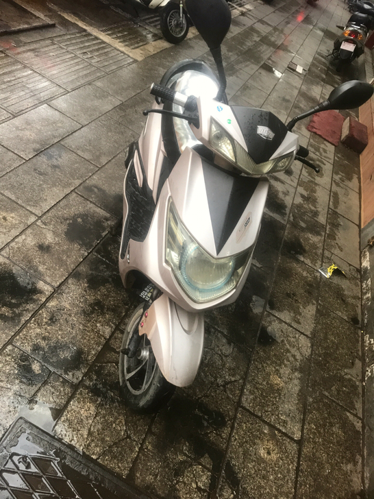 小刀电动车60伏  五个电池    能跑3...
