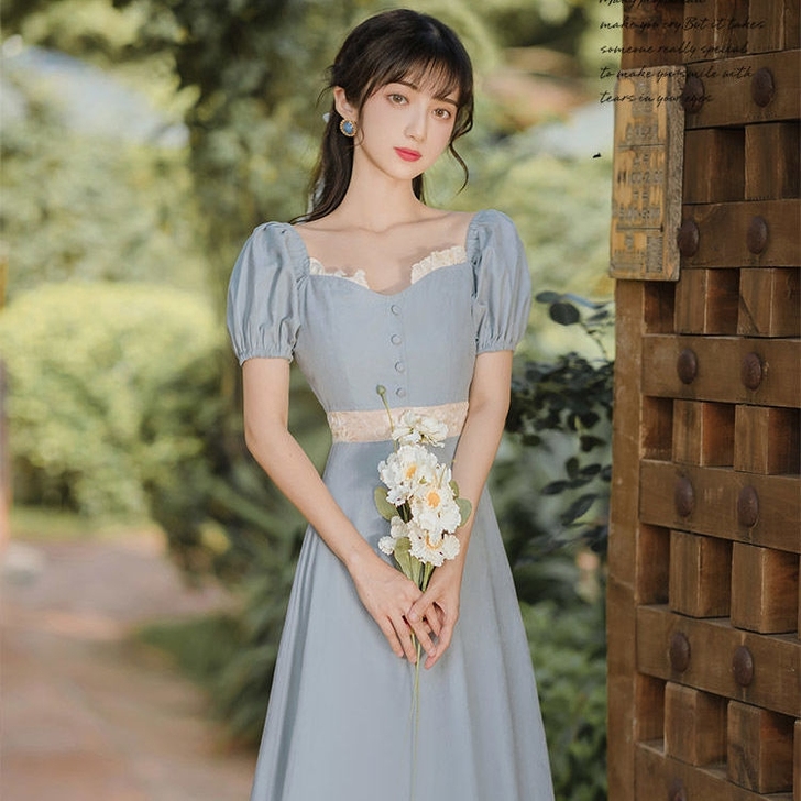 法式复古方领泡泡袖连衣裙女夏镂空收腰显瘦仙...