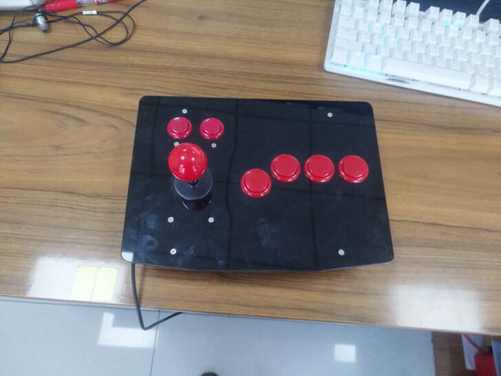 街机摇杆，几乎全新。就是usb扎头歪了，但...