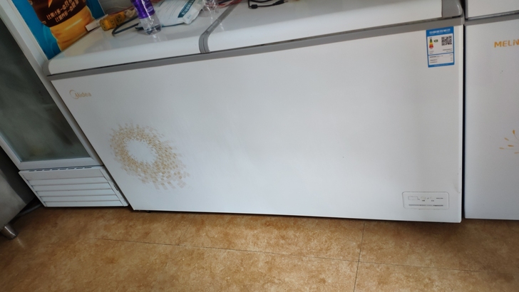 几乎全新美的冰柜,茶店不开了!低价转让。只...