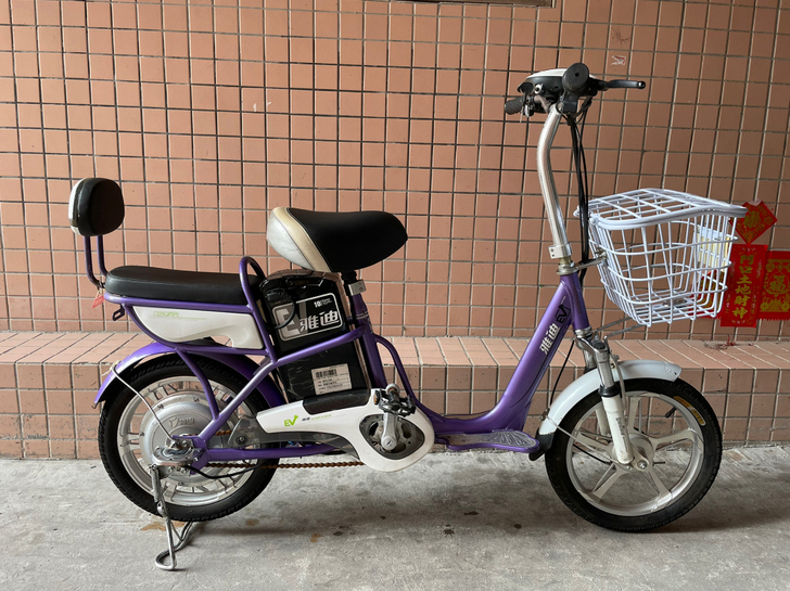 二手雅迪电动车， 36v 可拆卸电池，配充...
