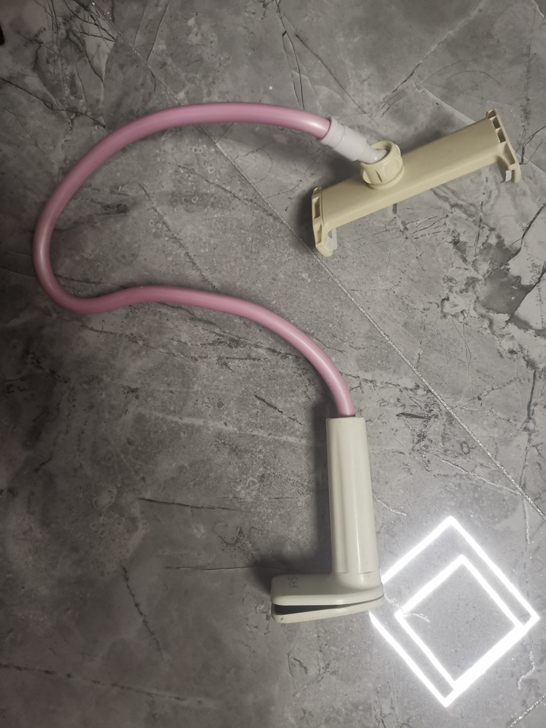 懒人支架一个，功能完好无暗病，用不到了，扔...