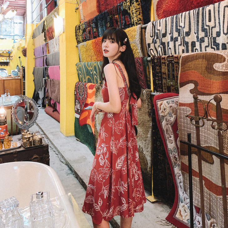 小镇姗姗法式复古过膝红色连衣裙夏2020新...