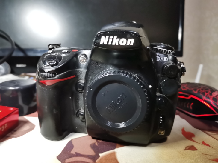 家里闲置相机，部分胶皮掉了。功能正常不影响...