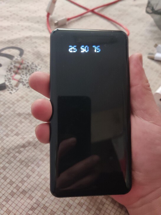 20000毫安大容量充电宝，快充，小巧便捷...